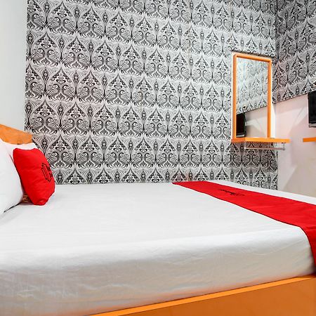 RedDoorz near Hartono Mall Kejayan Esterno foto