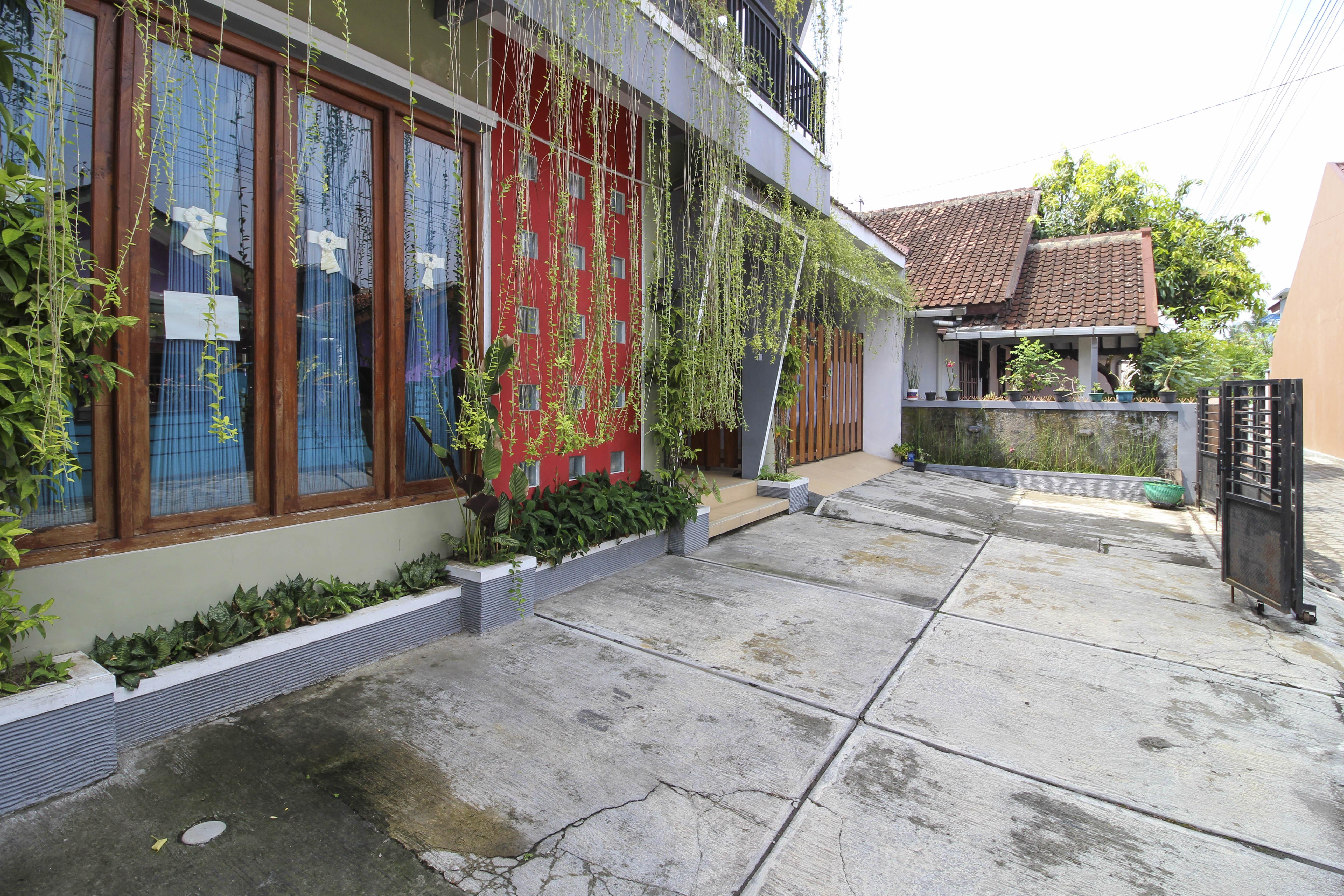 RedDoorz near Hartono Mall Kejayan Esterno foto