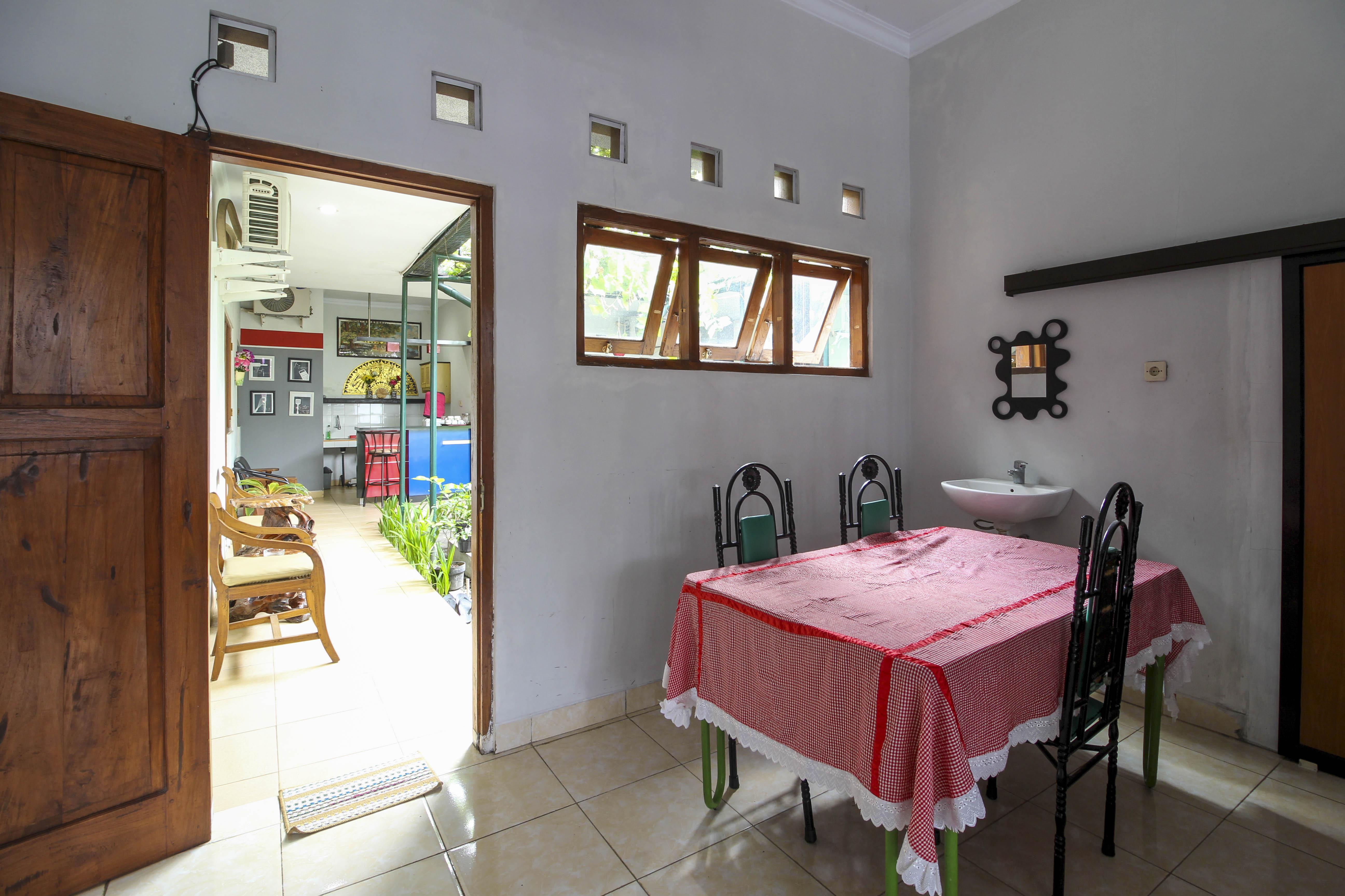 RedDoorz near Hartono Mall Kejayan Esterno foto