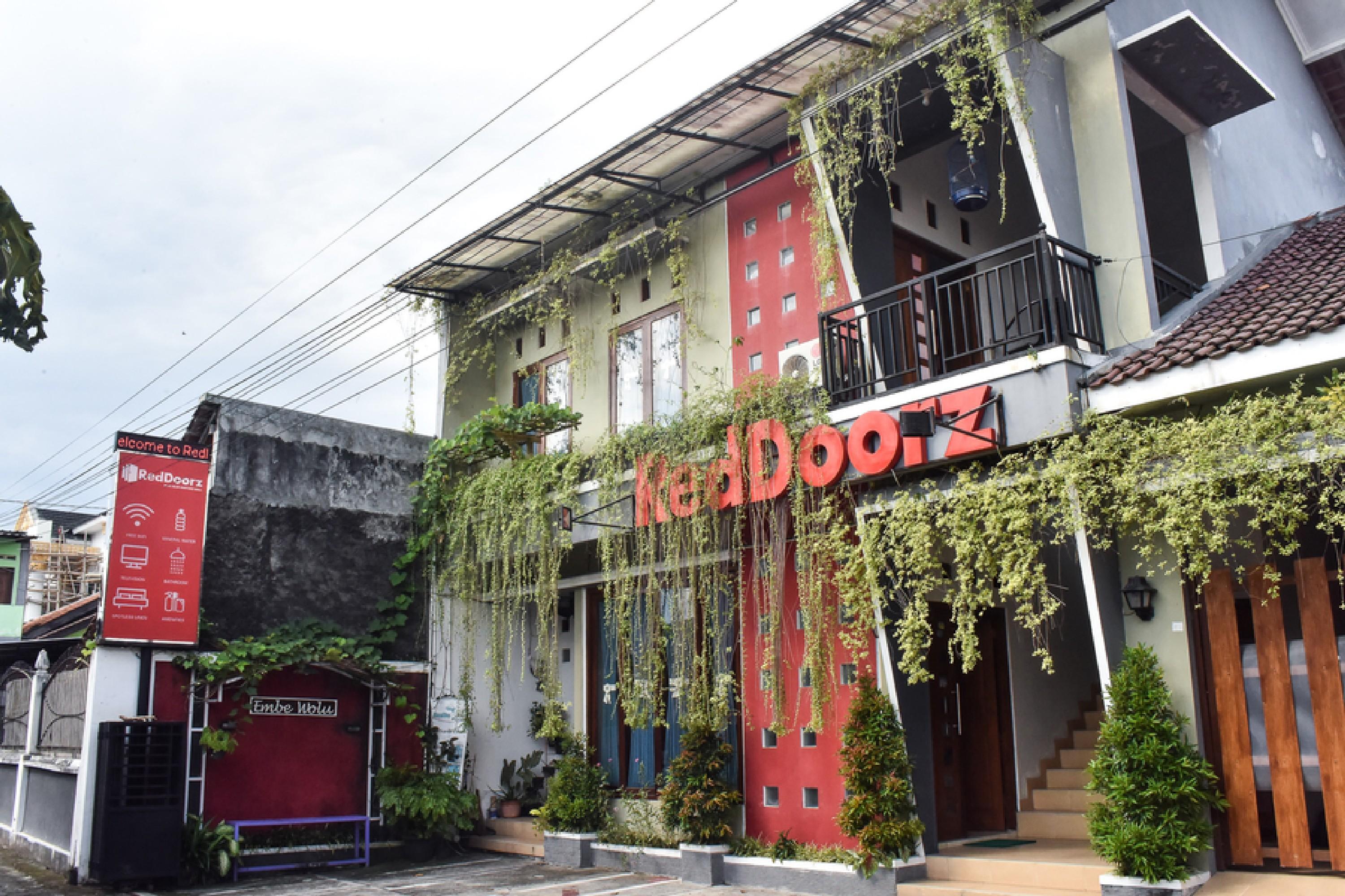 RedDoorz near Hartono Mall Kejayan Esterno foto