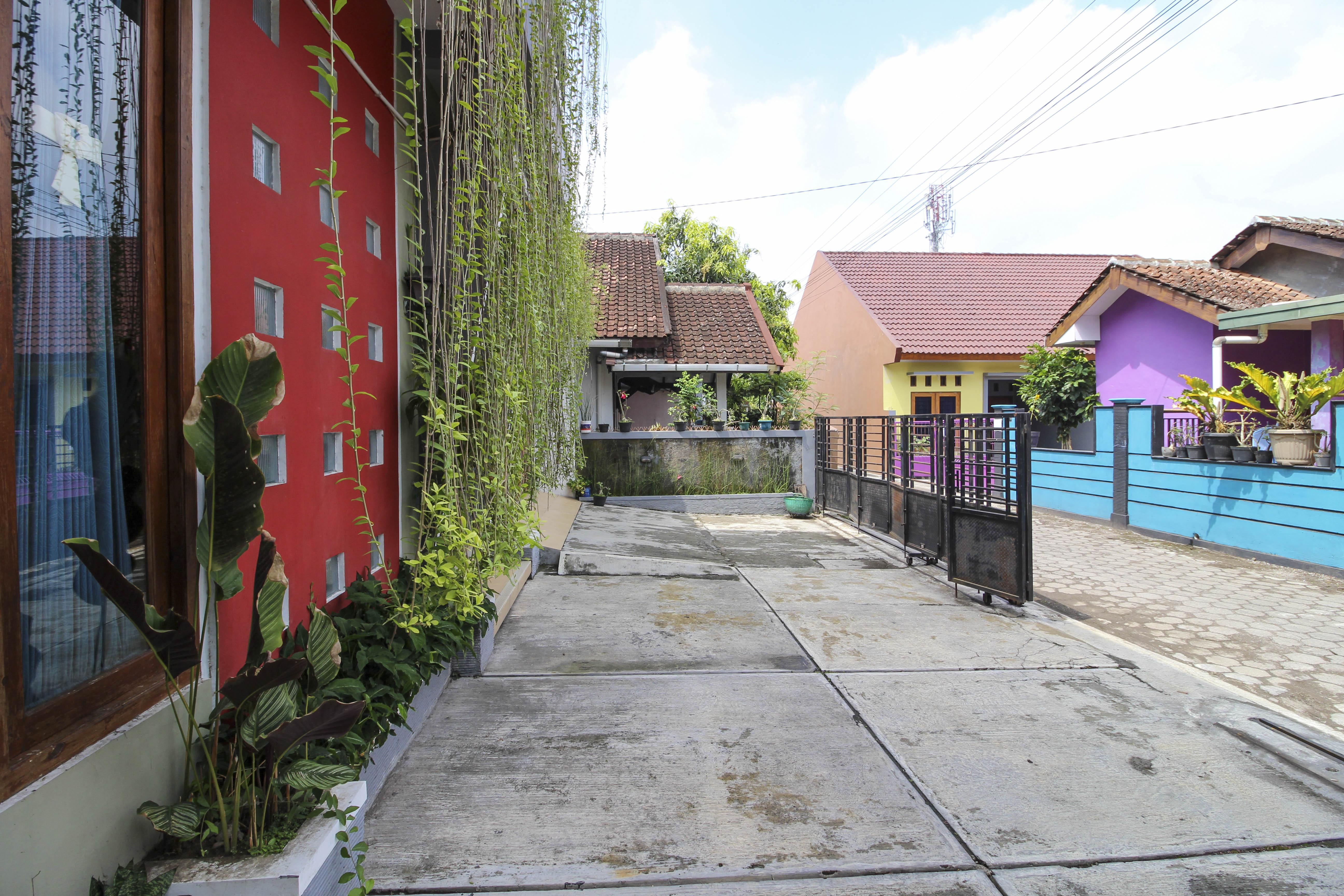 RedDoorz near Hartono Mall Kejayan Esterno foto