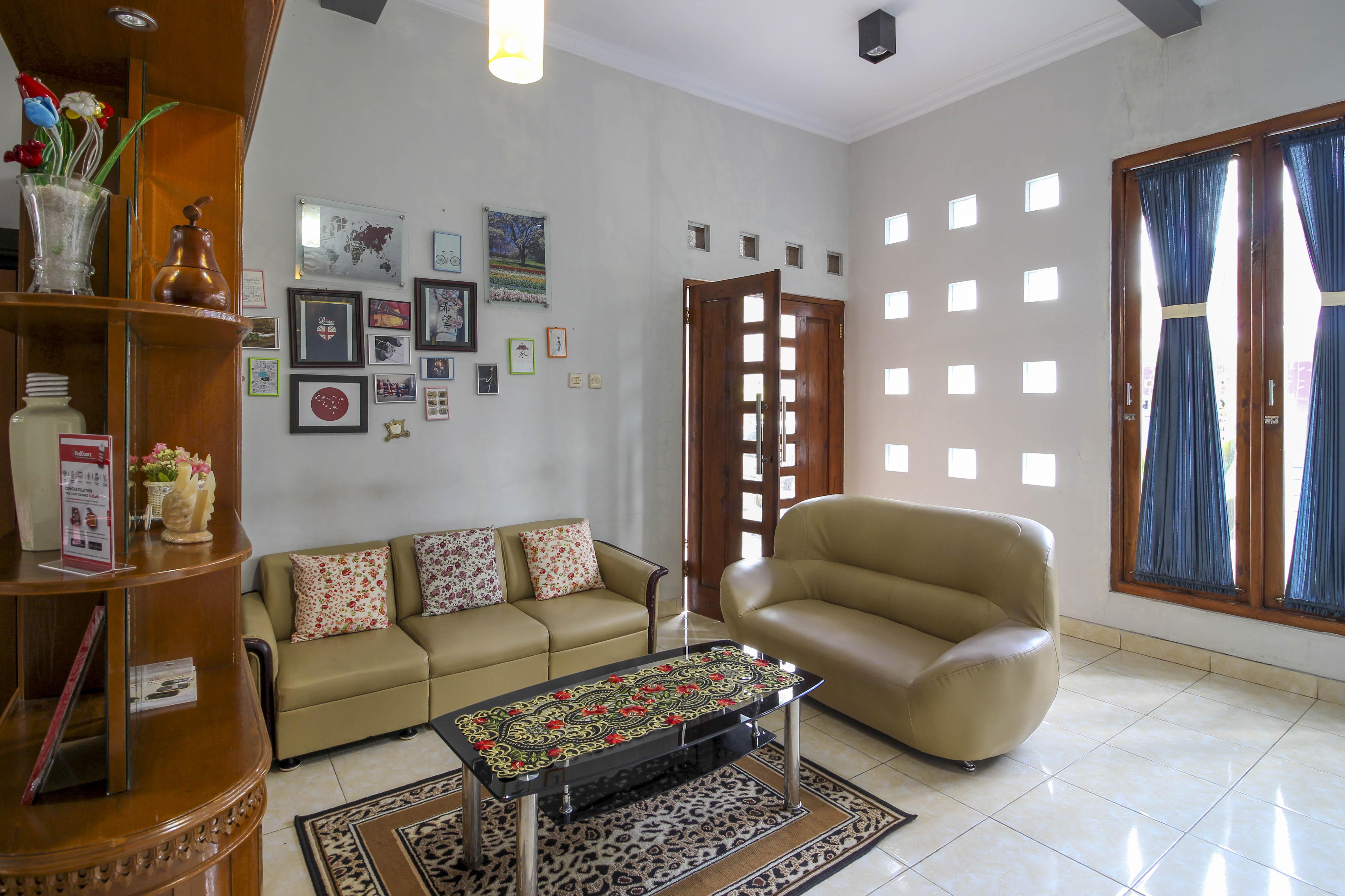RedDoorz near Hartono Mall Kejayan Esterno foto