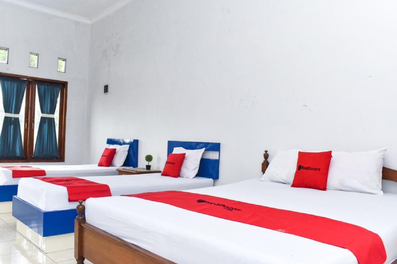 RedDoorz near Hartono Mall Kejayan Esterno foto