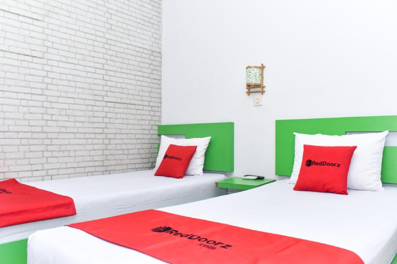 RedDoorz near Hartono Mall Kejayan Esterno foto