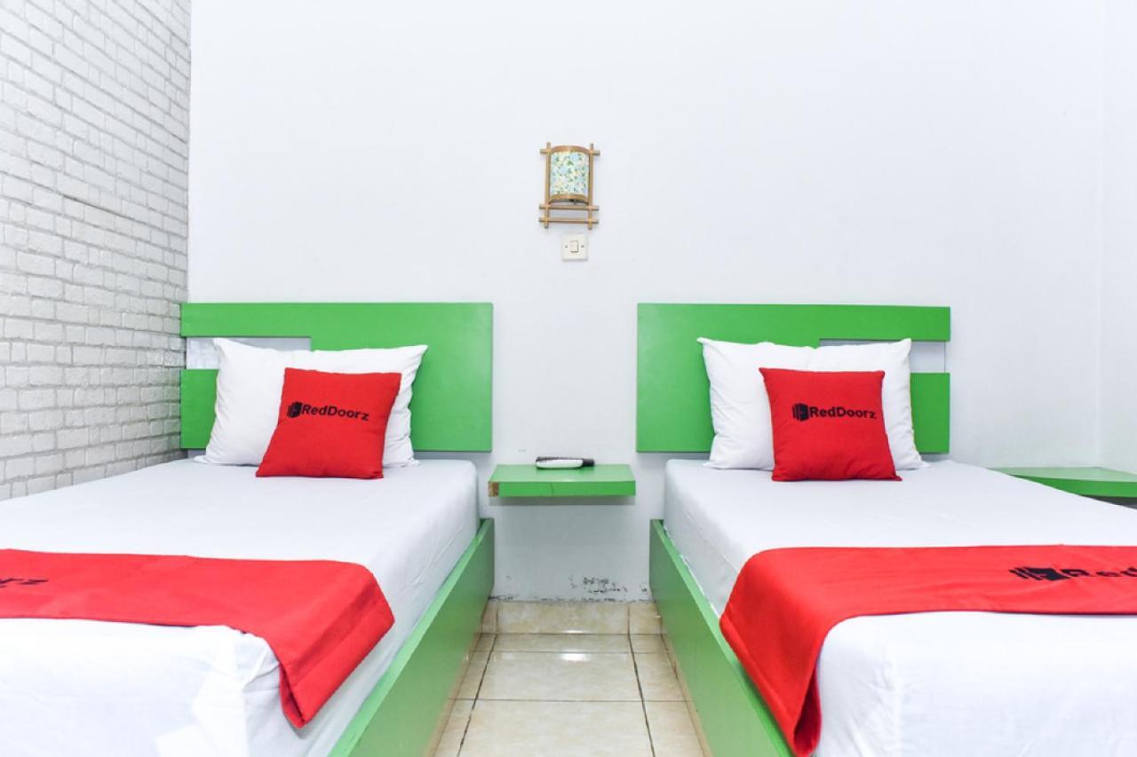 RedDoorz near Hartono Mall Kejayan Esterno foto